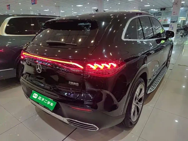 Mercedes-Benz EQE SUV — Фото автомобиля 6