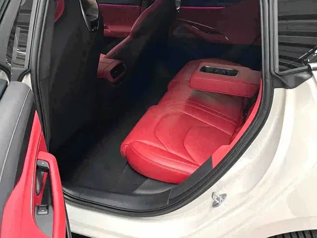 Xiaomi SU7 — Фото автомобиля 7