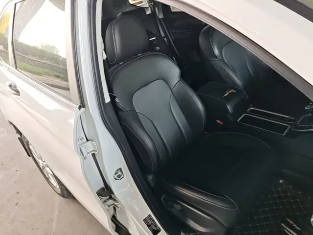 Haval M6 — Фото автомобиля 24