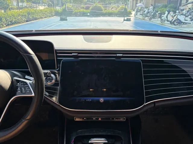 Mercedes-Benz E-Class — Фото автомобиля 21