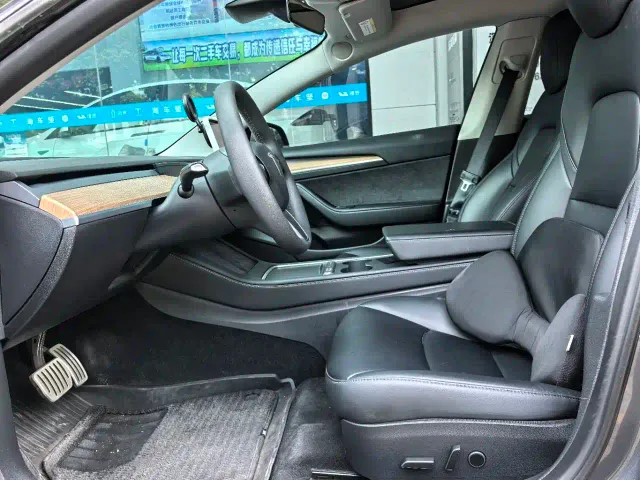 Tesla Model 3 — Фото автомобиля 7