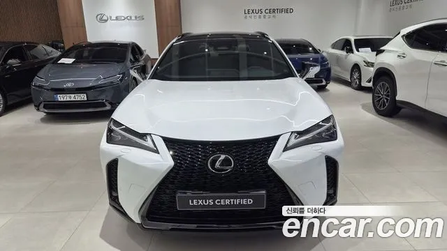 Lexus UX — Фото автомобиля 3