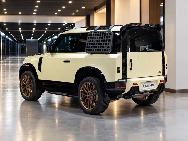 Land Rover Defender — Фото автомобиля 4