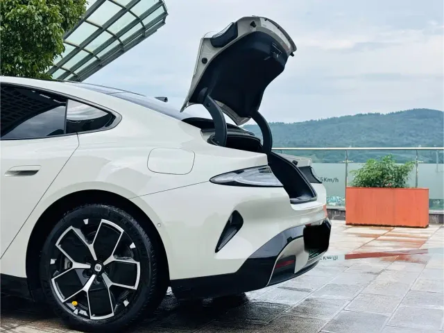 Xiaomi SU7 — Фото автомобиля 27