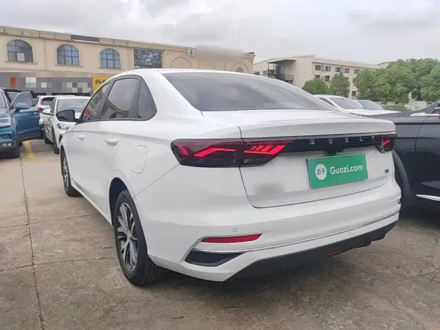 Geely Emgrand — Фото автомобиля 4