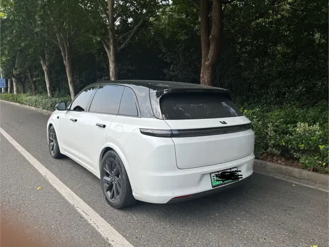 Li Auto L7 — Фото автомобиля 4