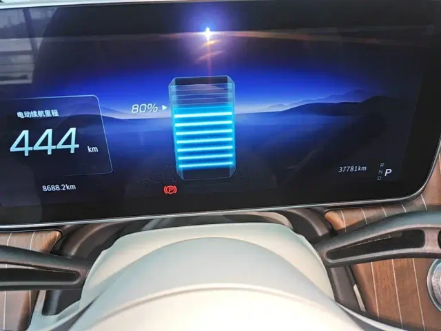 Mercedes-Benz EQE SUV — Фото автомобиля 11