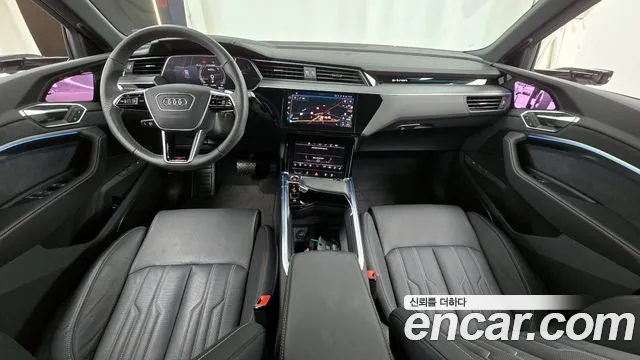 Audi e-tron — Фото автомобиля 7