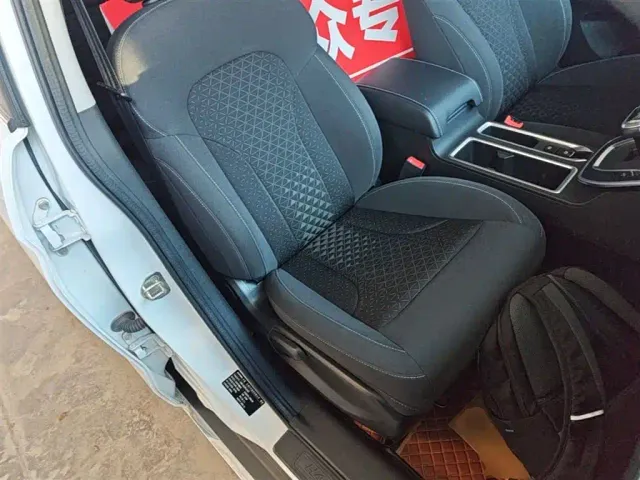 Haval M6 — Фото автомобиля 24
