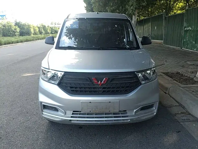 Wuling Hongguang V — Фото автомобиля 2