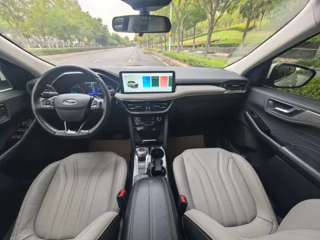 Ford Escape — Фото автомобиля 11
