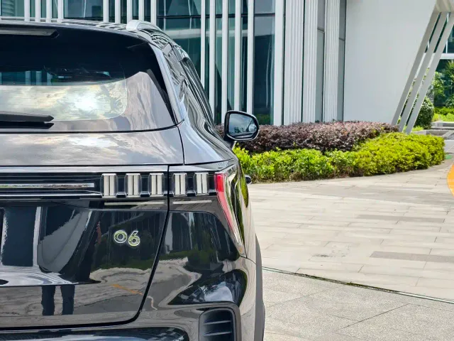Lynk & Co 06 — Фото автомобиля 10