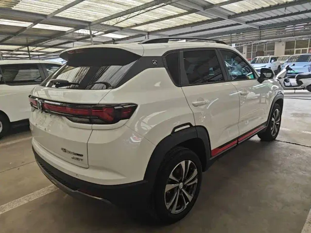 Changan CS35 Plus — Фото автомобиля 6