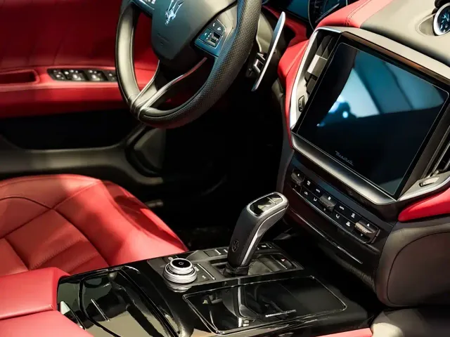 Maserati Ghibli — Фото автомобиля 14