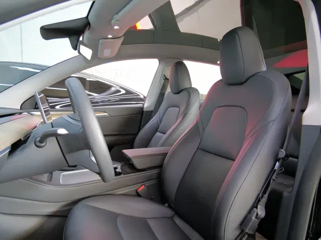 Tesla Model Y — Фото автомобиля 17