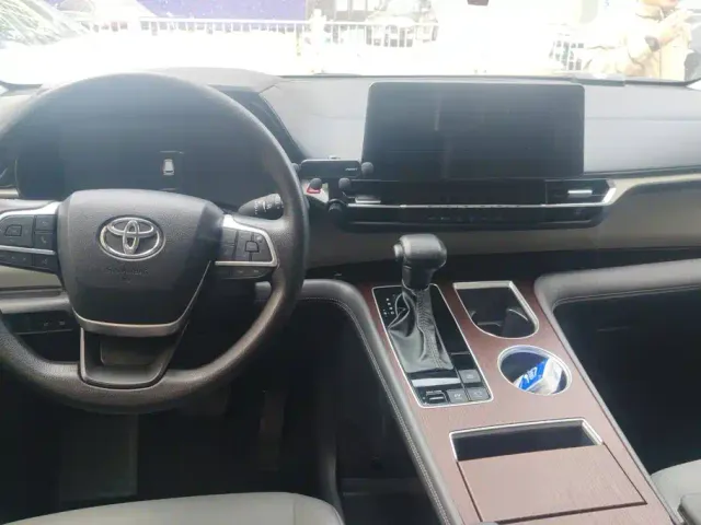 Toyota Granvia — Фото автомобиля 12