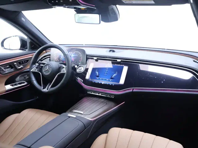 Mercedes-Benz E-Class — Фото автомобиля 20