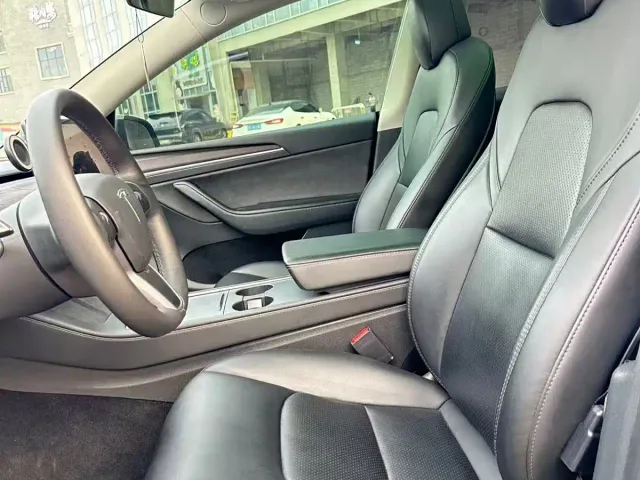 Tesla Model Y — Фото автомобиля 6