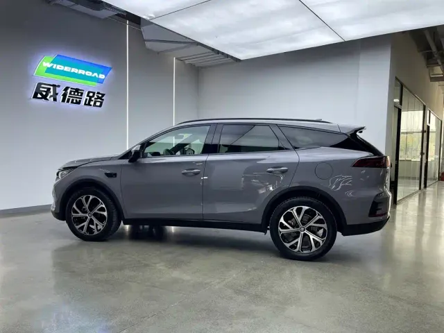 BYD Tang — Фото автомобиля 5