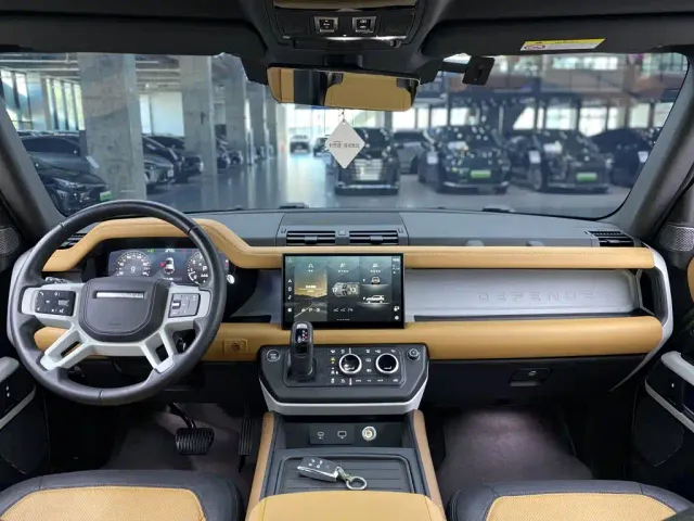 Land Rover Defender — Фото автомобиля 13