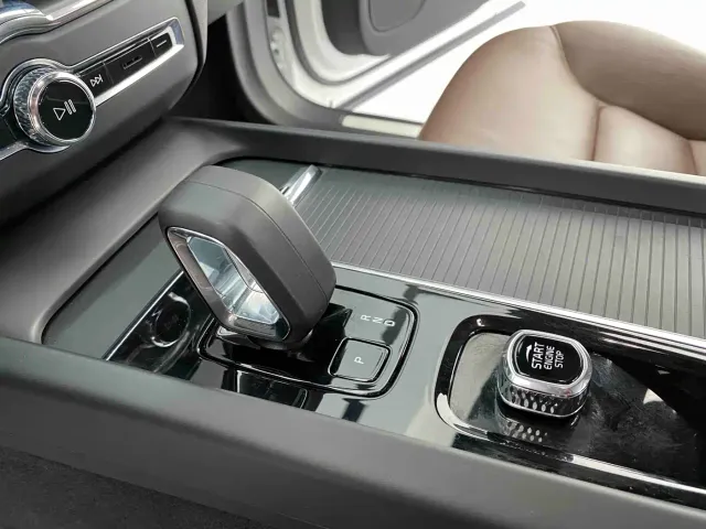 Volvo XC60 — Фото автомобиля 21
