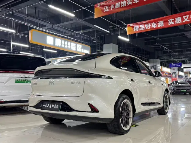 IM Motors LS6 — Фото автомобиля 15