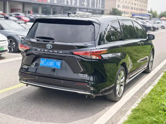 Toyota Sienna — Фото автомобиля 17