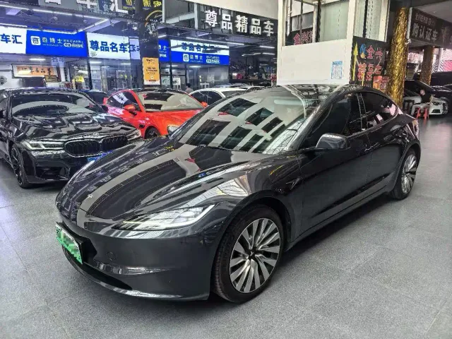 Фотография автомобиля — Tesla Model 3