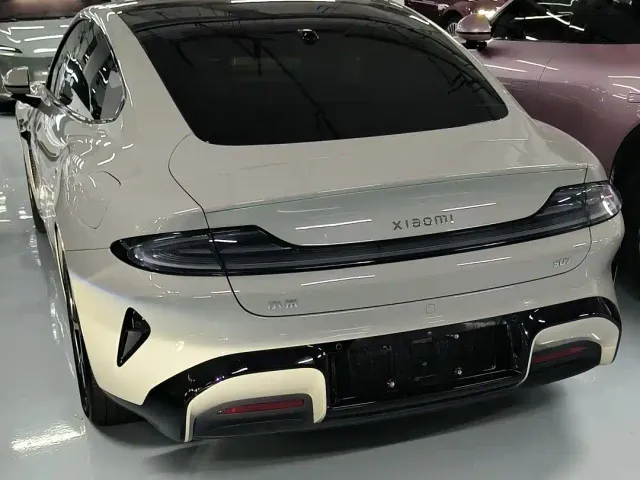 Xiaomi SU7 — Фото автомобиля 14