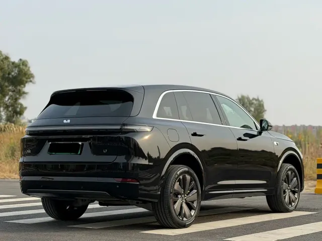 Li Auto L7 — Фото автомобиля 4