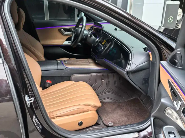 Mercedes-Benz E-Class — Фото автомобиля 4
