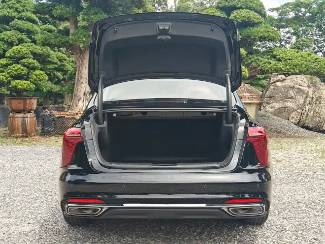 Hongqi H5 — Фото автомобиля 24