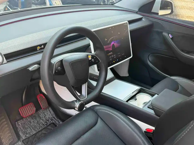 Tesla Model Y — Фото автомобиля 7