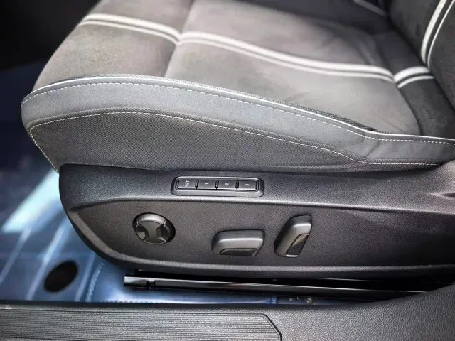 Volkswagen Golf 2023 Facelift 280TSI DSG R-Line Lite — Фото автомобиля 21