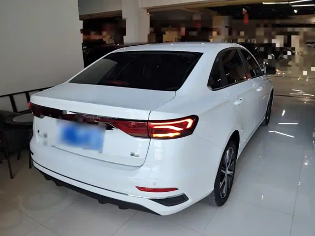 Geely Emgrand — Фото автомобиля 6