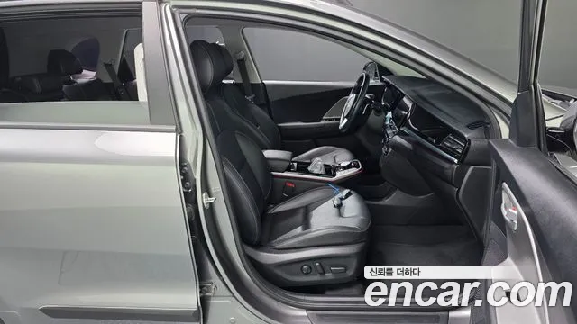 Kia Niro — Фото автомобиля 26