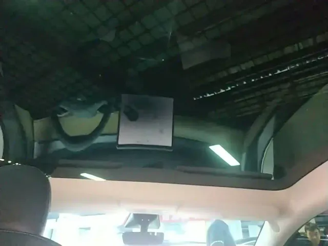 Tesla Model Y — Фото автомобиля 17