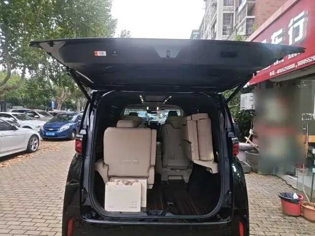 Toyota Alphard — Фото автомобиля 18
