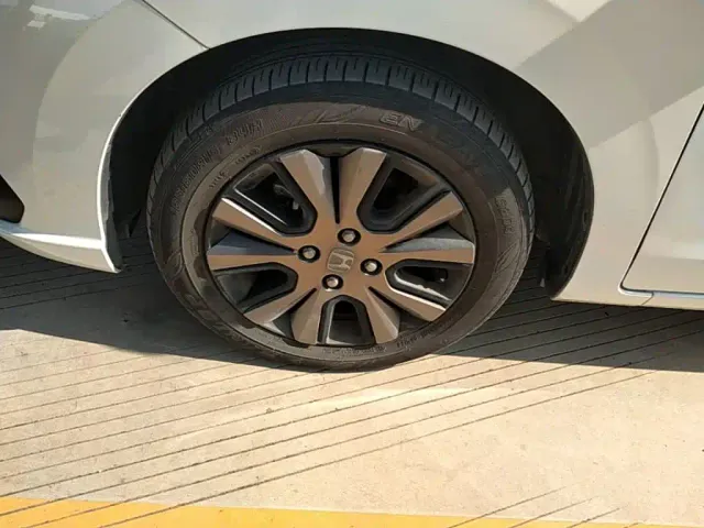 Honda Fit 2022 1.5L CVT Trend Sunroof Edition — Фото автомобиля 22