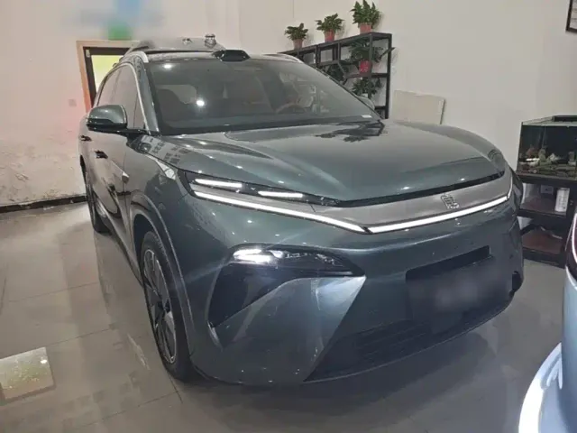BYD Tang L — Фото автомобиля 3