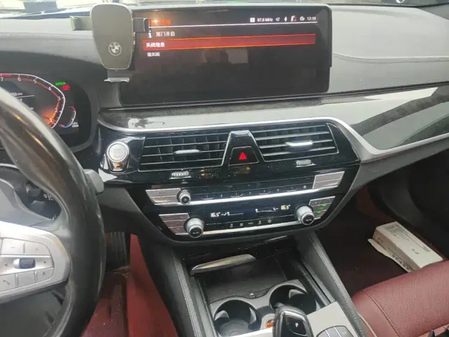 BMW 5 Series — Фото автомобиля 12