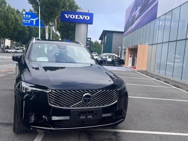 Фотография автомобиля — Volvo XC90