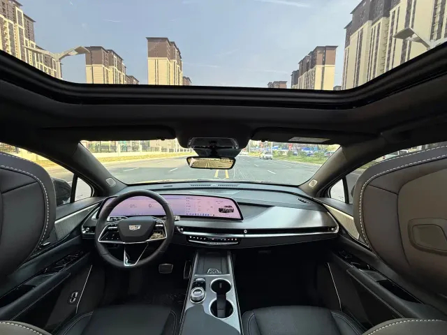 Cadillac XT5 — Фото автомобиля 8