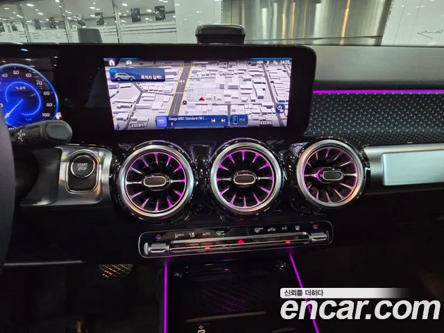 Mercedes-Benz EQB — Фото автомобиля 12