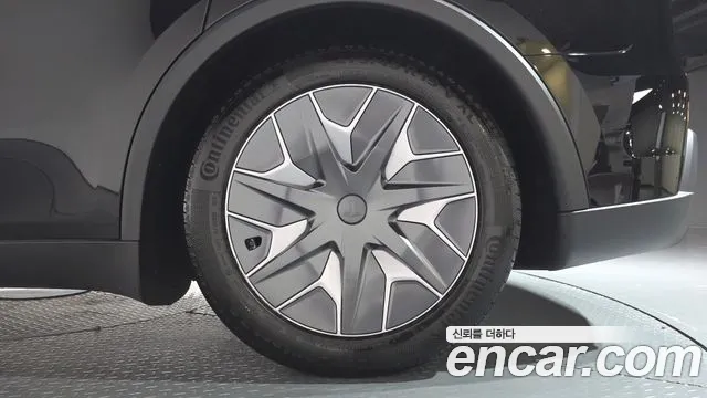 Tesla Model Y — Фото автомобиля 6