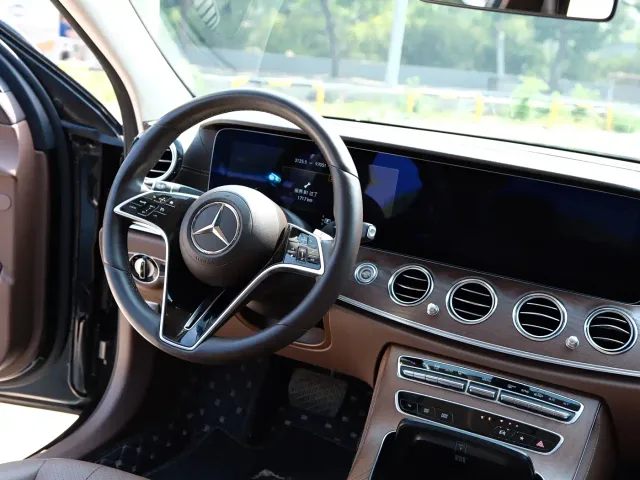 Mercedes-Benz E-Class — Фото автомобиля 10