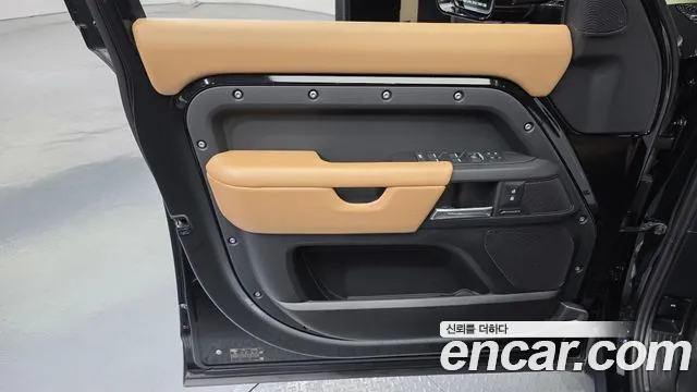 Land Rover Defender Defender (L663) 110 P300 X-Dynamic SE — Фото автомобиля 24