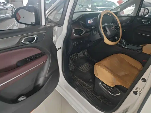 GAC Trumpchi M6 — Фото автомобиля 15