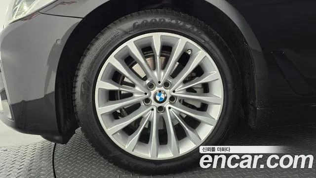 BMW 5 Series G30 — Фото автомобиля 5