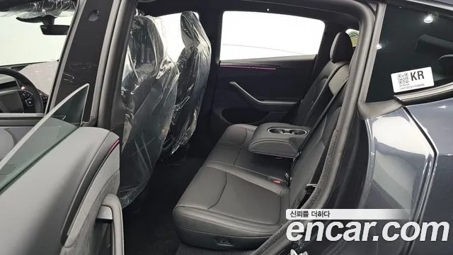 Tesla Model Y — Фото автомобиля 16